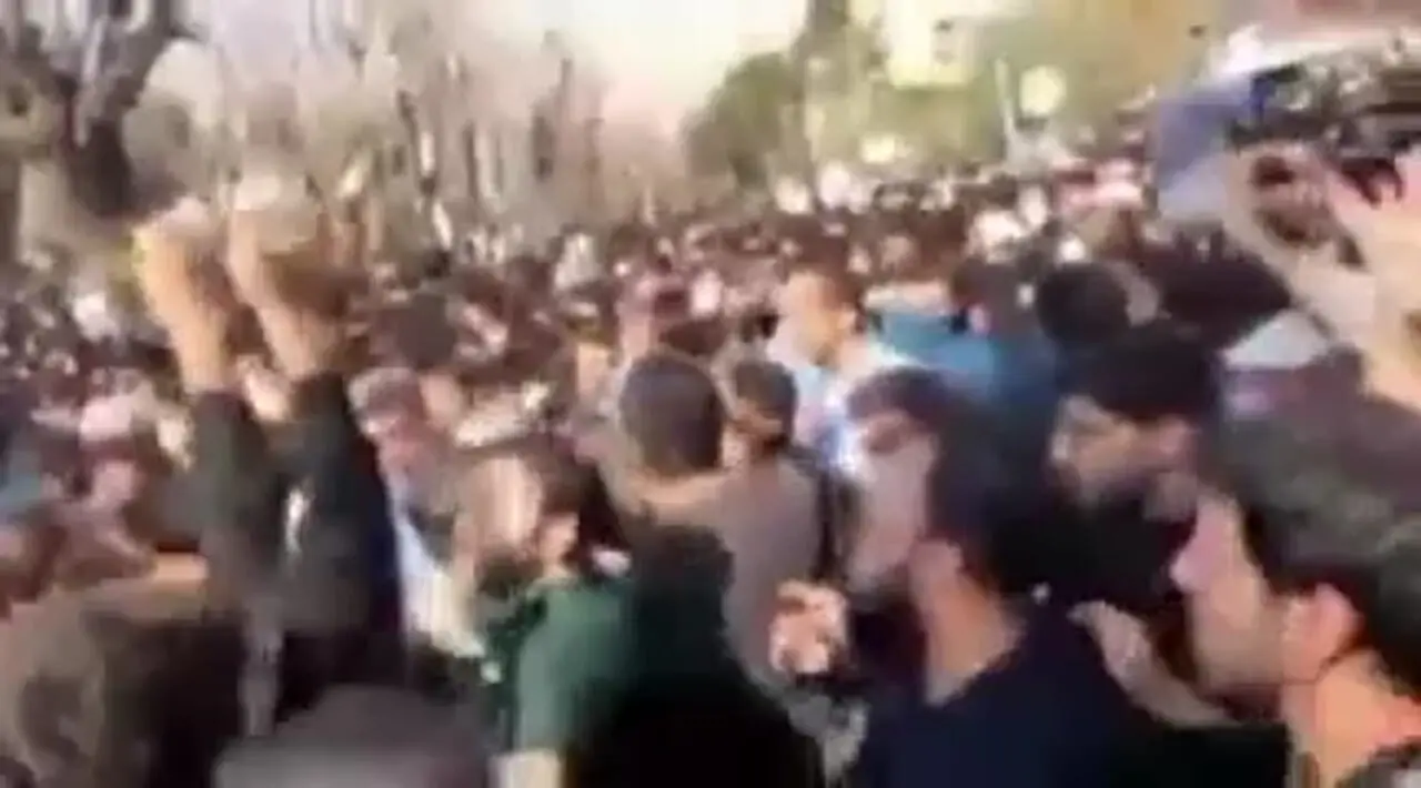 فیلم / دانشجویان درگذشت جان‌باختگان دی‌ماه را گرامی داشتند که به درگیری کشیده شد!