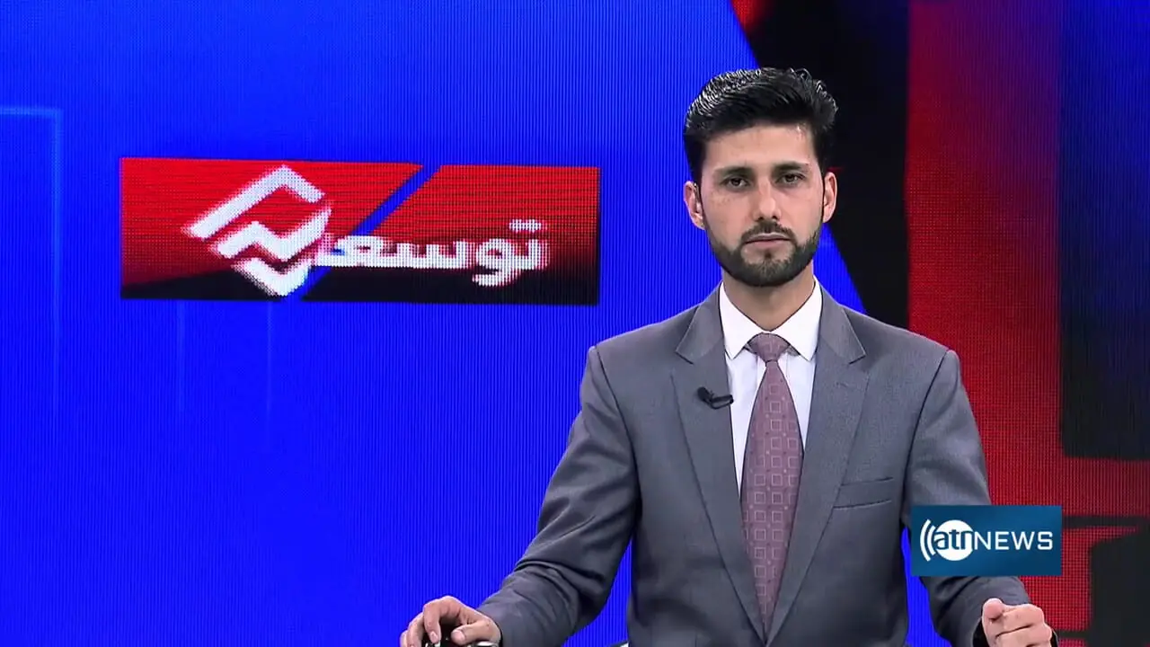 فیلم ادامه پخش زنده در میان لرزش شدید استودیو