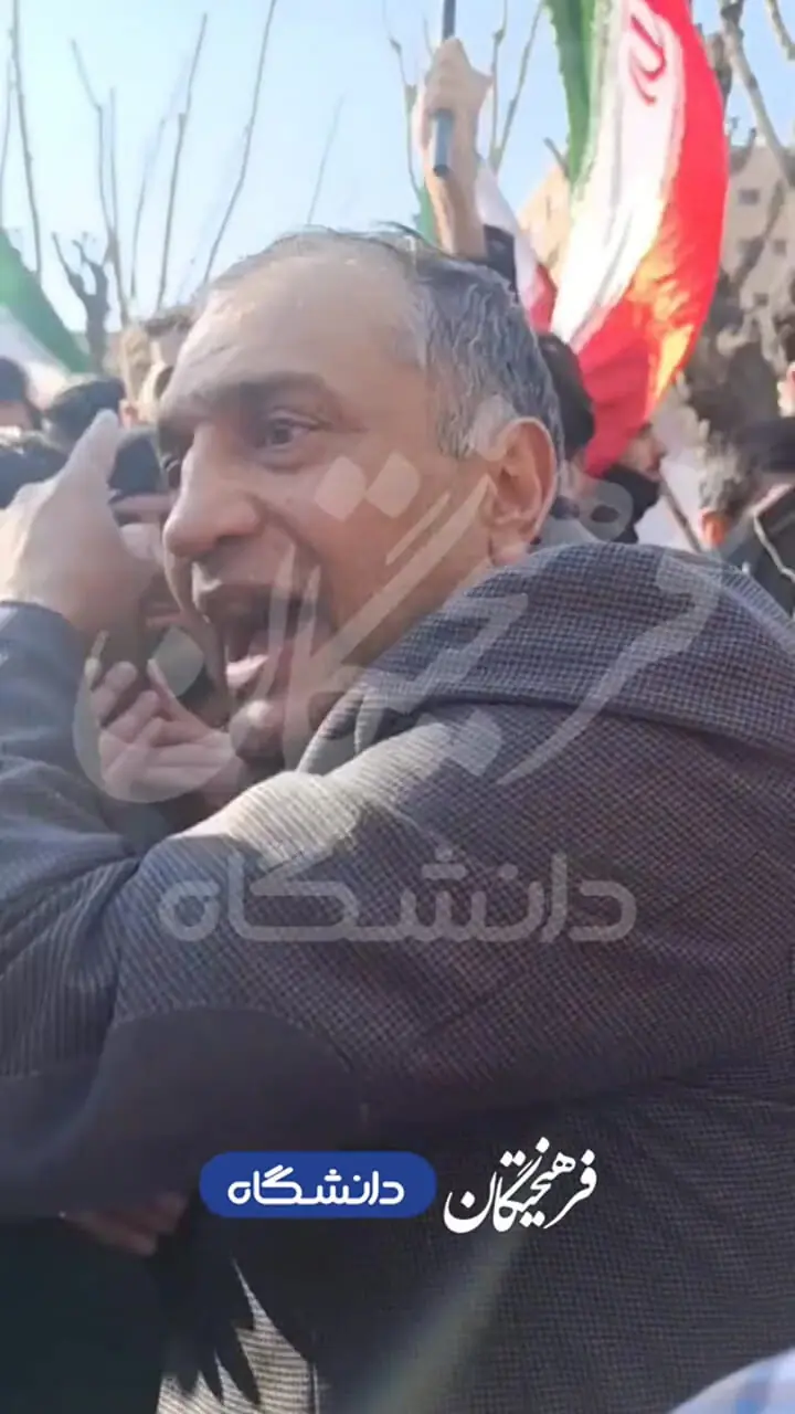 فیلم / رئیس دانشگاه شریف در جمع دانشجوان معترض: دشمن می‌خواهد آموزش مجازی باشد/ ناوتو آوردی اینجا؟ ما می رویم سر کلاس 