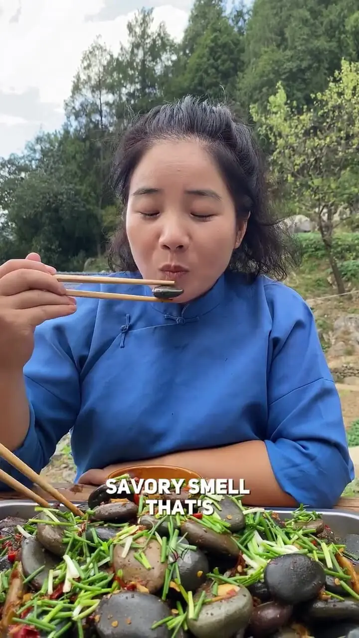 فیلم غذای عجیب چینی با سنگ های سرخ شده