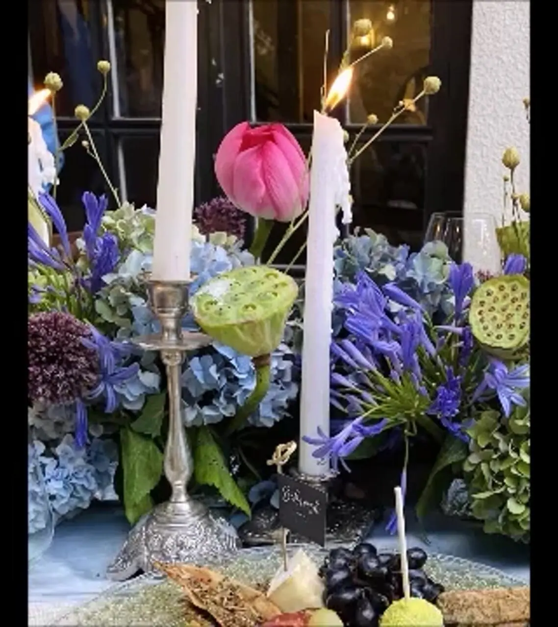 فیلم / نگاهی به چیدمان خانه مجردی شاهانه و مجلل «بهنوش طباطبایی» بعد جدایی/ از مبلمان مدرن و دکوری های هنری و قدیمی تا بالکن چشم نواز و گربه خانگی