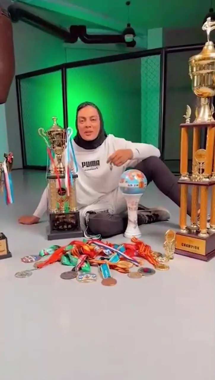 فیلم / شهربانو منصوریان : اونایی که با پول باباتون عشق می کنید بدونیدما با بازومون مدال و نون درمیاریم، مثل کارگرا / خرجی خانوادمون رو با زحمت می دیدم