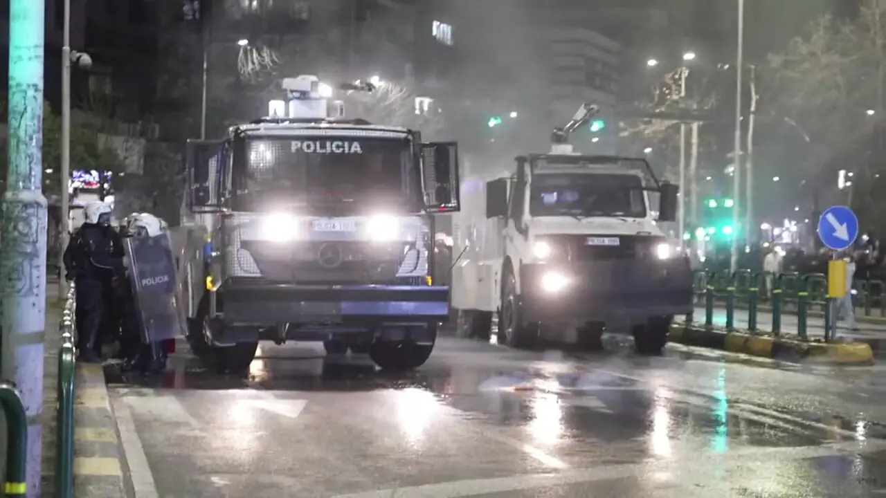 فیلم برخورد نیروهای امنیتی با تجمع کنندگان در تیرانا