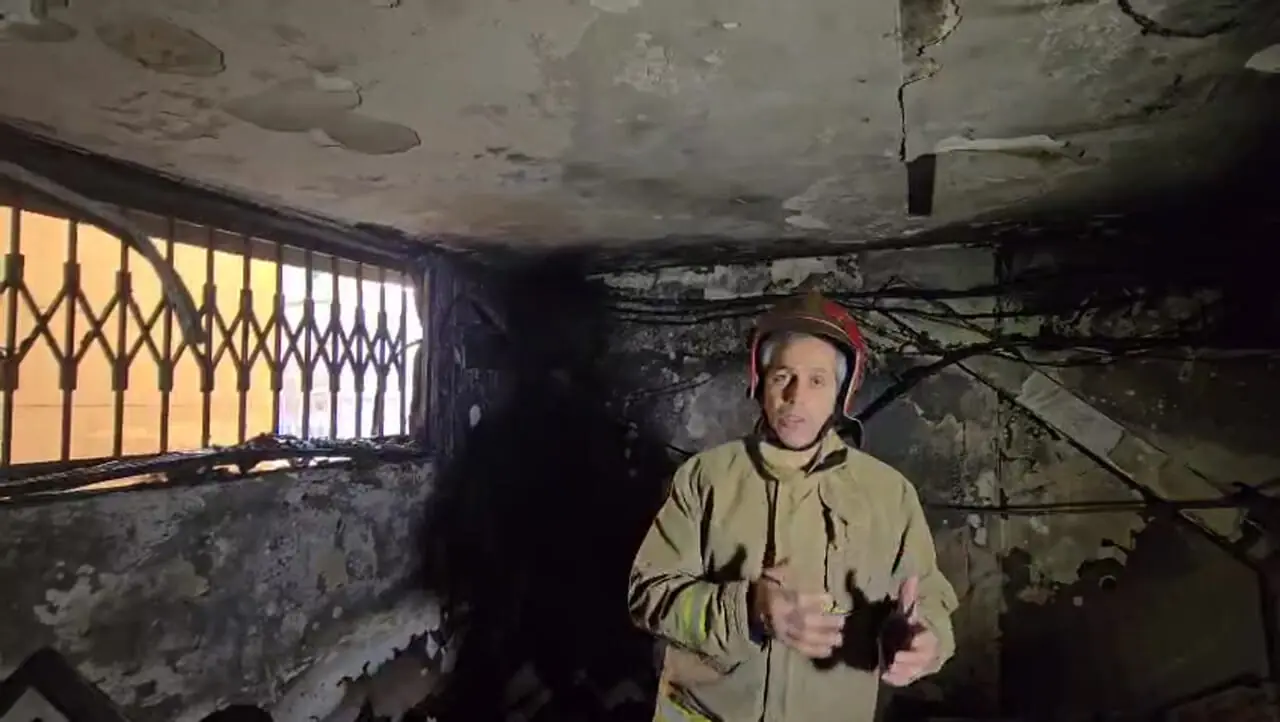 دود غلیظ در قلب پایتخت / مغازه لوازم خانگی در مرکز تهران در آتش سوخت + فیلم