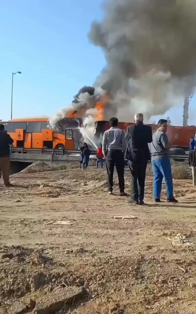 فیلم صحنه تصادف زنجیره ای مرگبار در یزد / کامیون و اتوبوس پراید و تیبا را درهم کوبیدند