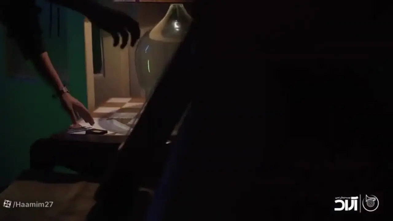 فیلم / موزیک ویدئوی جذاب آهنگ احساسی «سیا سفید» از حامیم /یه سری سیاه و سفیدا خوبن، مثل برف لای موهات! مثل کلاویه های پیانو، مثل اون دوتا چشمات + متن ترانه