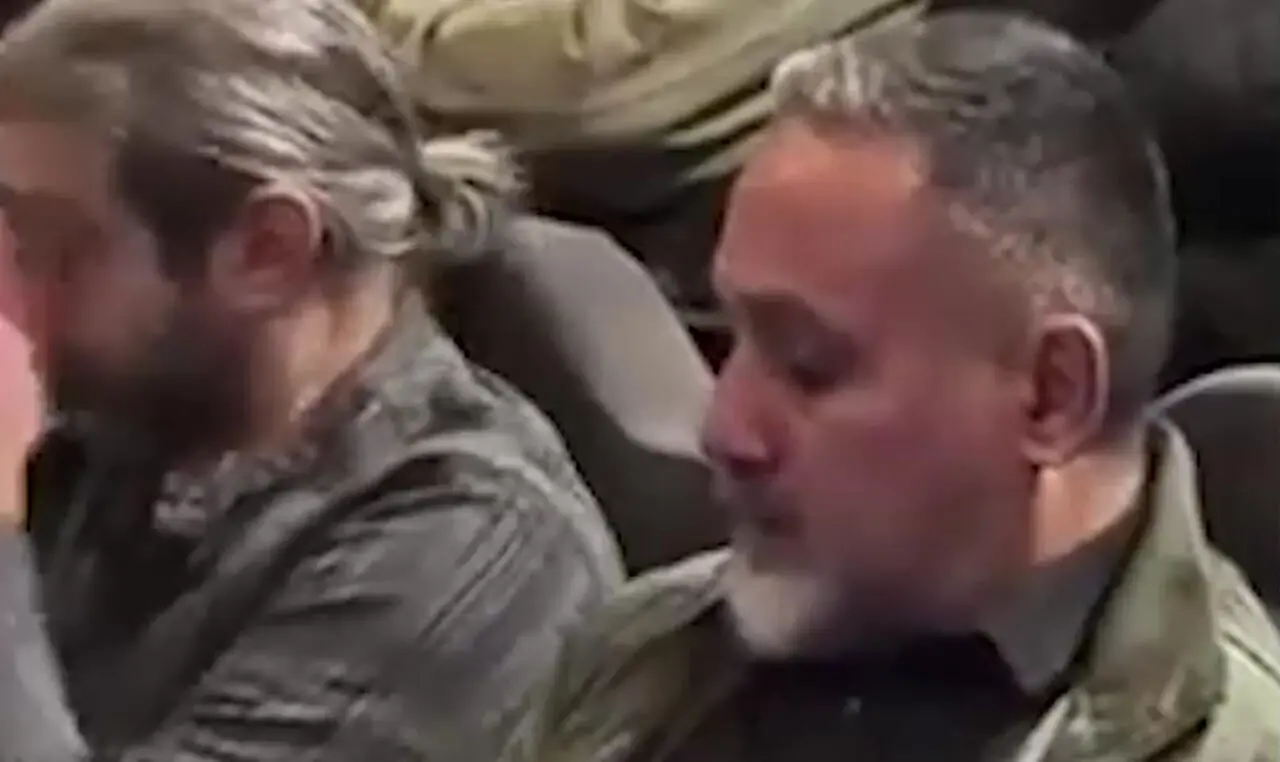 فیلم ادای احترام بازیگران به خانواده داغدار  «جواد گنجی» از جانباختگان حوادث دی ماه/ از دستبوسی شهاب حسینی تا دقایقی سکوت به احترام مجلس با نوای سنج و دمام جنوبی