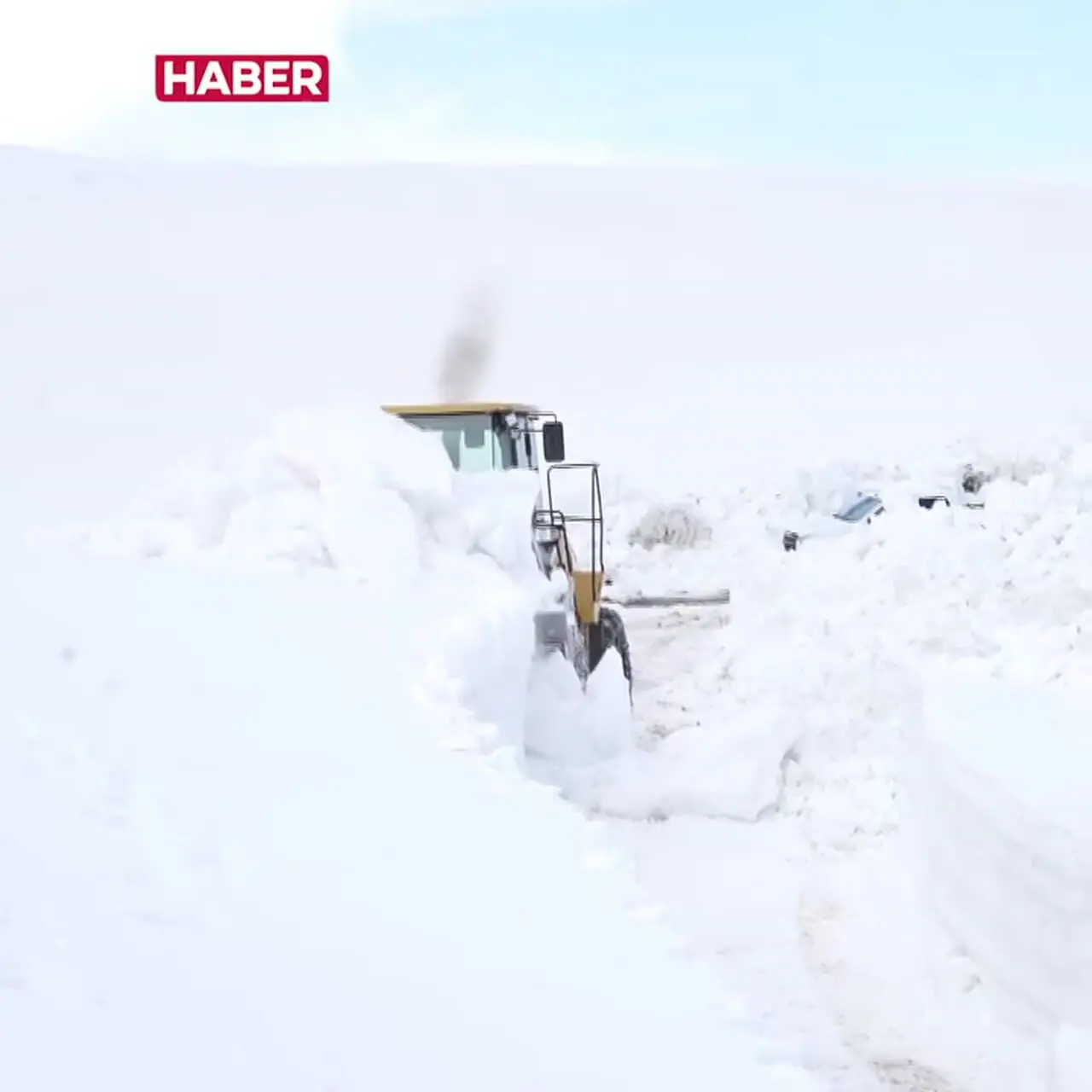 فیلم / برف ۶ متری راه های روستایی موش را مسدود کرد