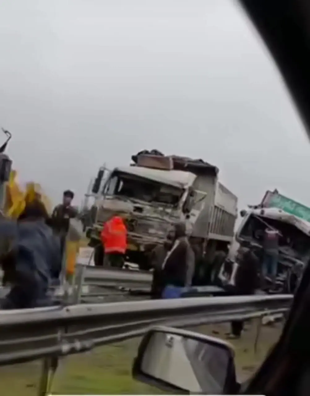 تصادف چندین دستگاه کامیون در محور کرمانشاه – اسلام‌آباد غرب