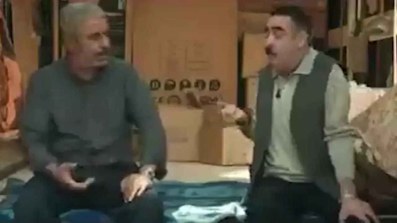 فیلم / سکانس حماسه ای آوازخوانی آهنگ اللهم نیدی گناهمتوسط سعید آقاخانی که اشک حسن معجونیرا درآورد / خلاقانه در سریال اسباب زحمت