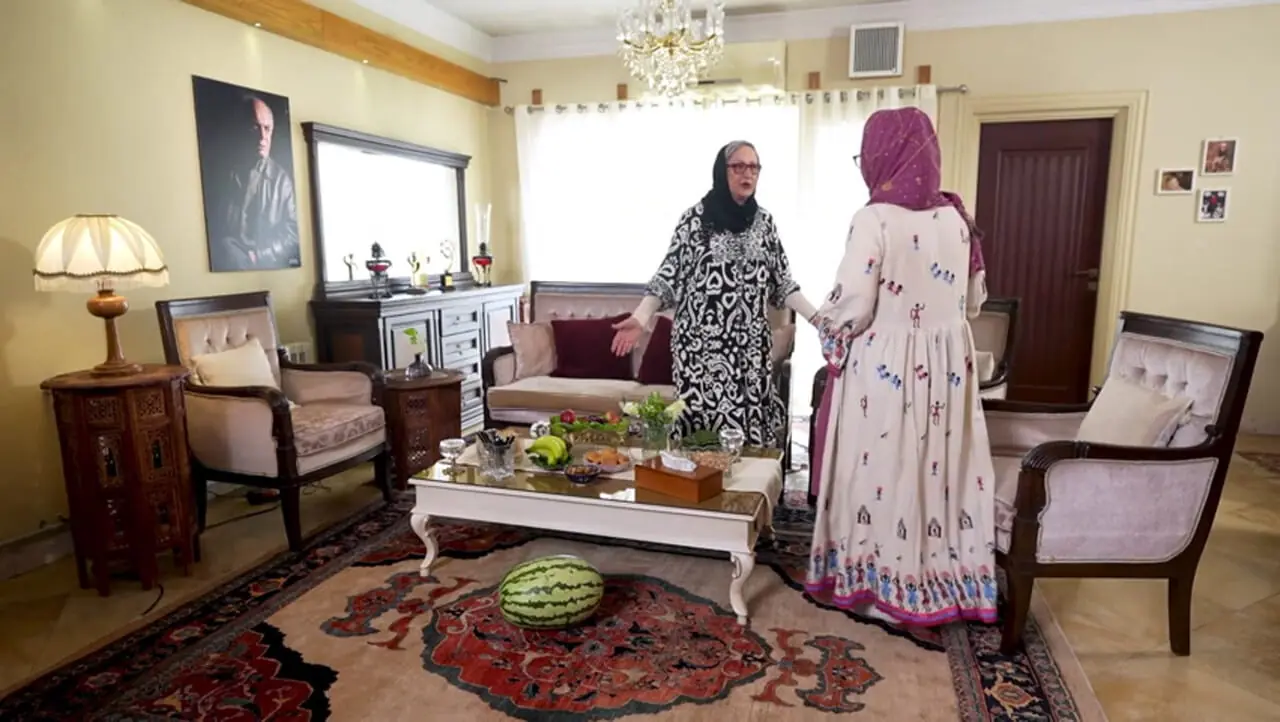 فیلم / نگاهی به چیدمان خانه زنده یاد سیروس گرجستانی / مریم امیرجلالی برای عید رونمایی کرد