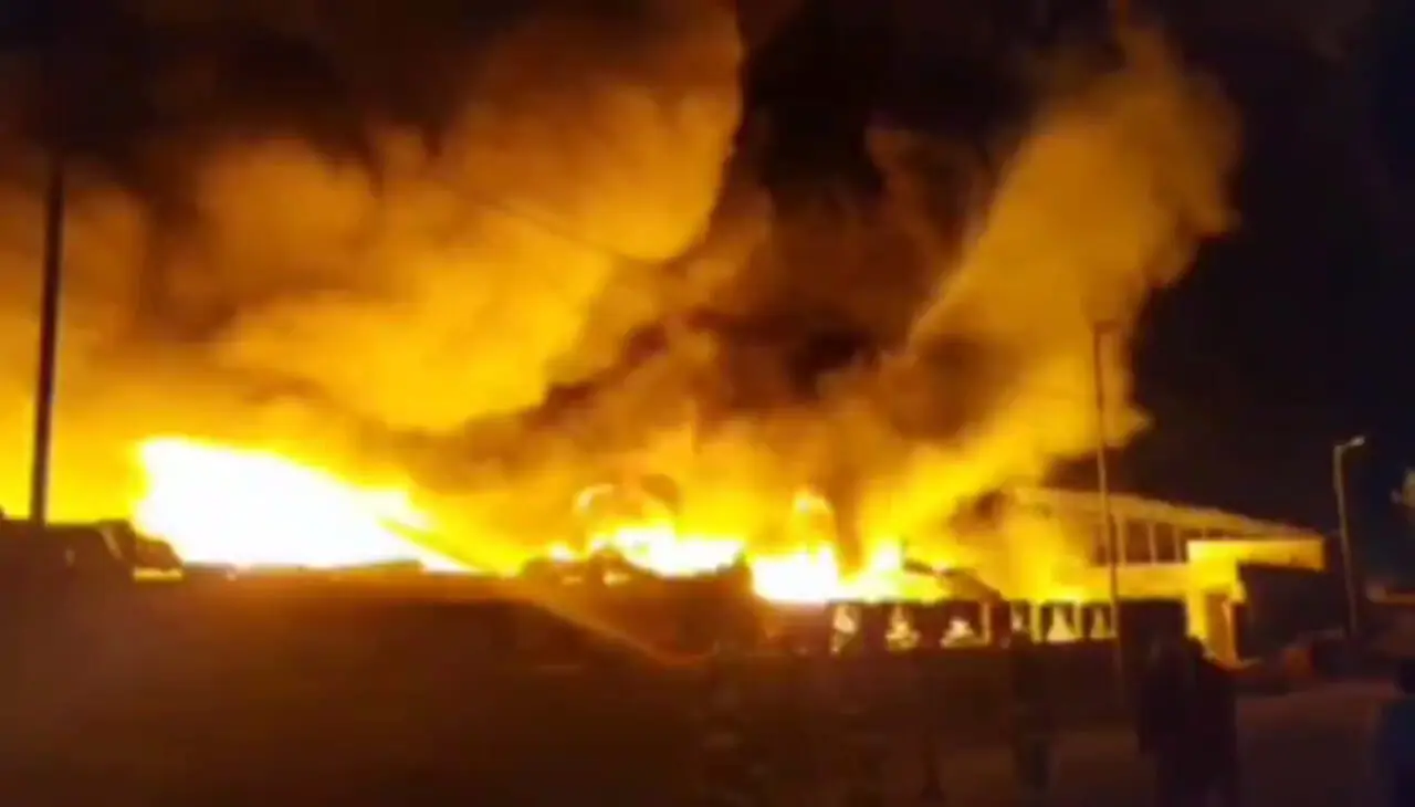 فیلم های آخرالزمانی آتش سوزی مهیب در شهرک صنعتی آبادان