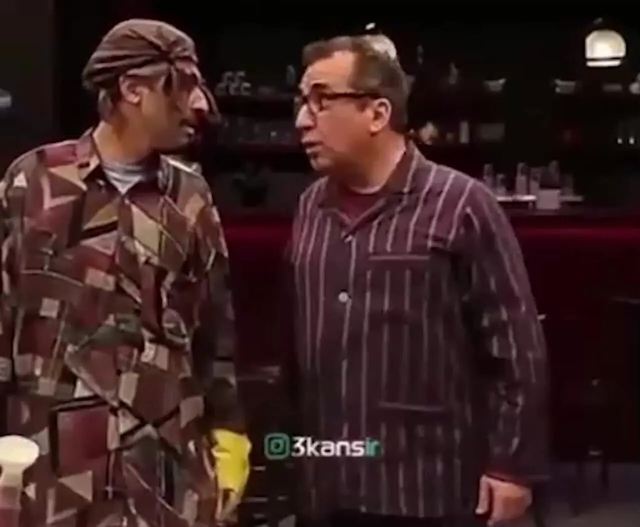 فیلم/ خنده دارترین سکانس از پشت صحنه در حاشیه که ثابت میکنه نمیشه جلوی جواد رضویان بازی کرد/ جواد یه سبک زندگیه