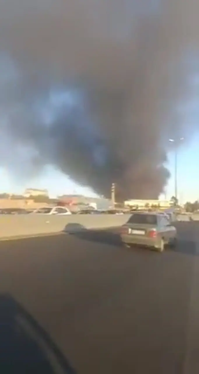 آتش‌سوزی گسترده در کارخانه تولید کفش در جاده خاوران+ فیلم 
