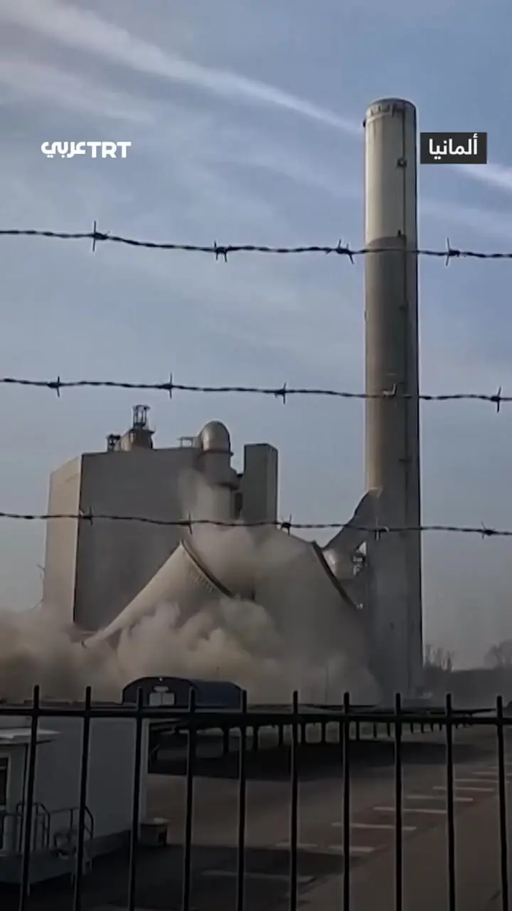 فیلم انفجار مهندسی شده برج ۱۱۷ متری نیروگاه در آلمان