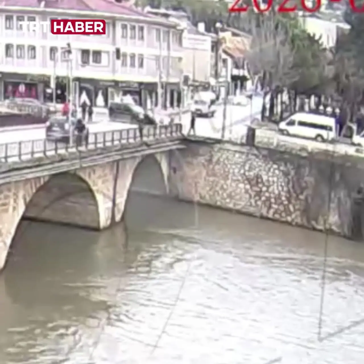 فیلم سقوط خودرو به رودخانه پس از تصادف در آماسیا