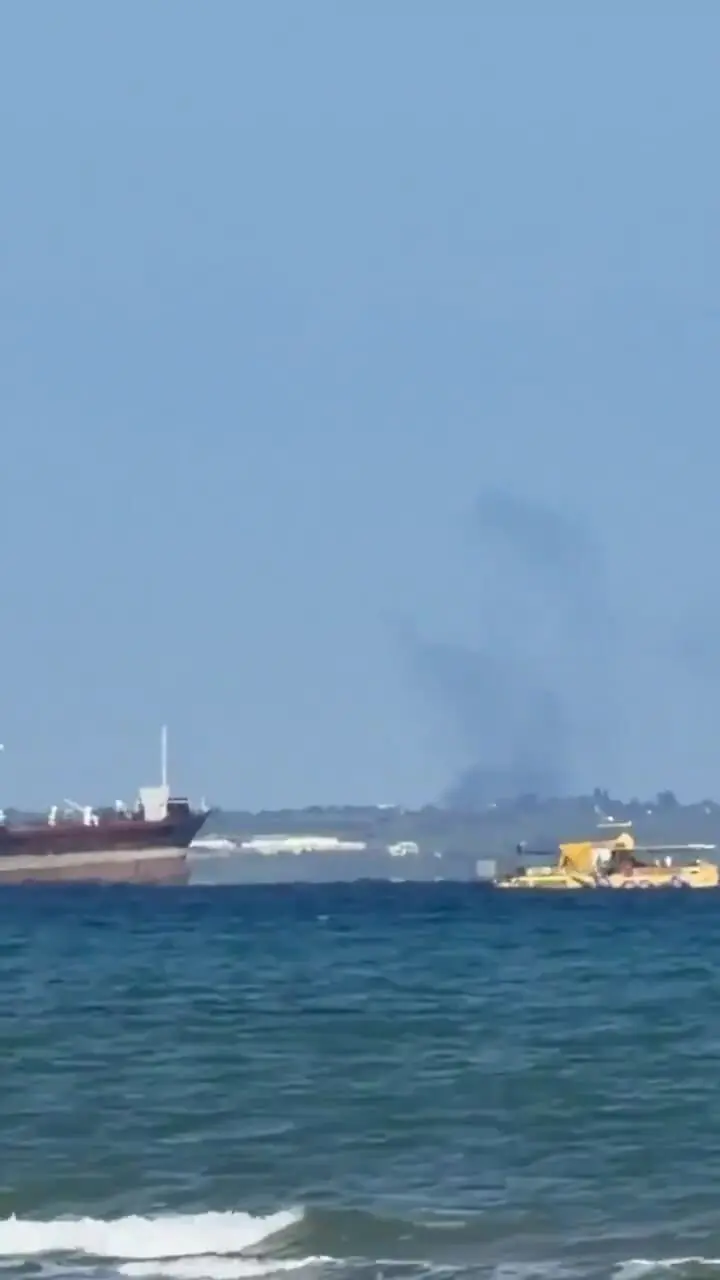 فیلم لحظه هدف قرار گرفتن پایگاه هوایی بریتانیا در قبرس با پهپادهای ایرانی