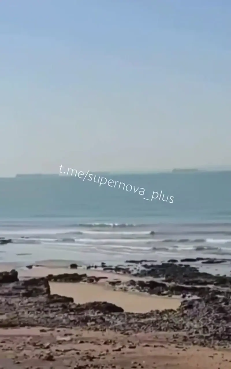 فیلم صف کشتی‌های تجاری و نفتکش‌ها در تنگه هرمز به حدود یک مایل رسیده است