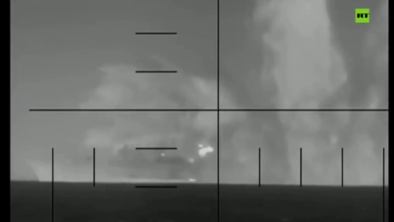 فیلم لحظه برخورد اژدر زیر دریایی آمریکا با ناو ایرانی دنا
