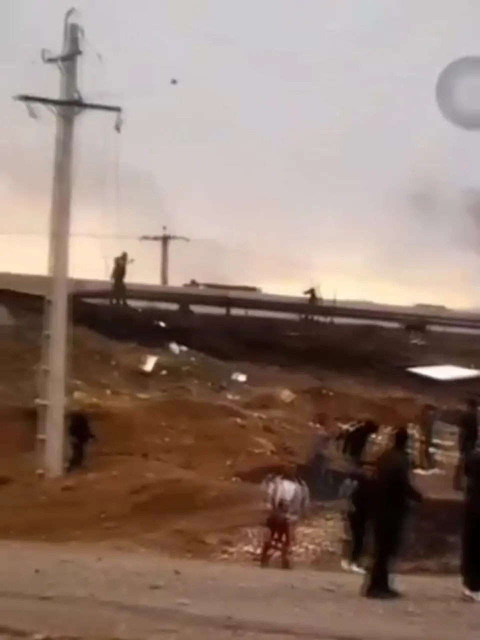 فیلم / حمله ناجوانمردانه موشکی به مجتمع رفاهی بین راهی پاسارگاد در آزادراه قزوین _ زنجان / آزاد راه تا اطلاع ثانوی مسدود شد
