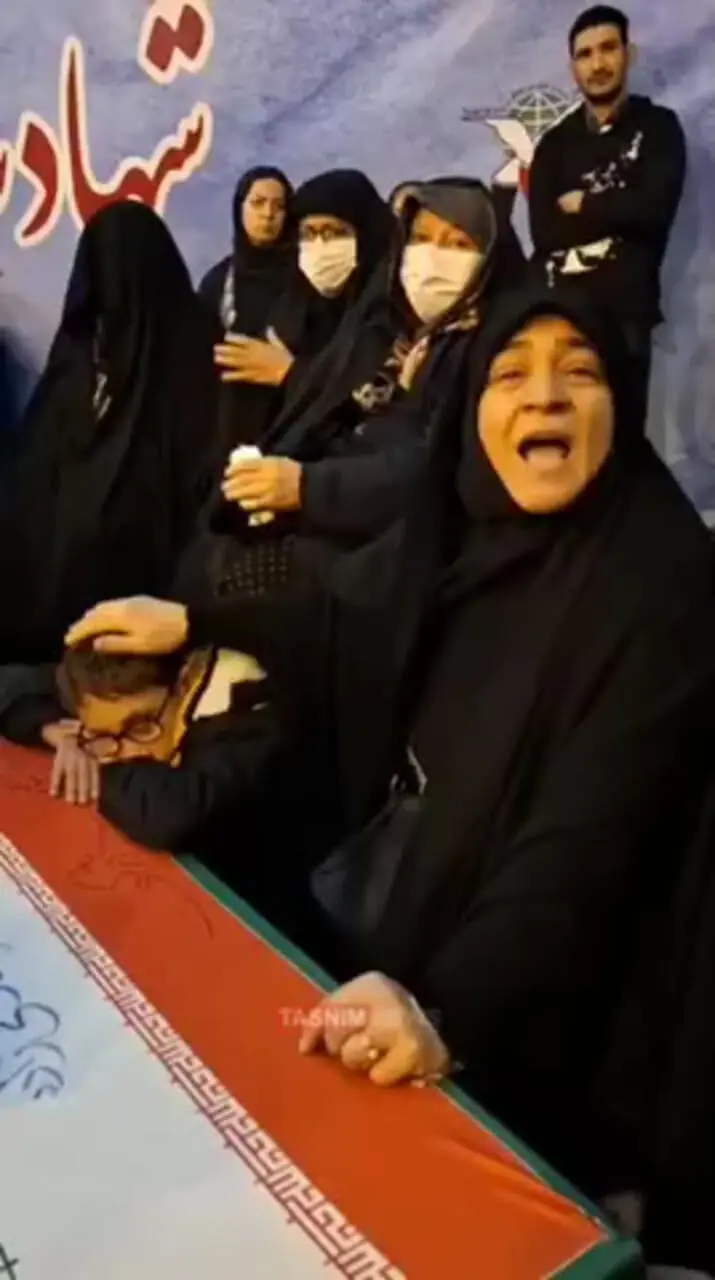 فیلم وداع با پیکر شهیده زهرا غلامی در بهشت زهرا (س)