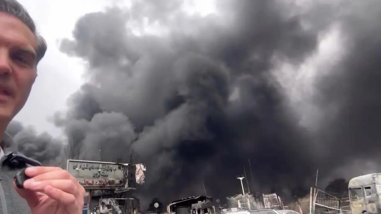 فیلم/ گزارش خبرنگار سی ان ان در تهران از آتش سوزی در انبار نفت شهران