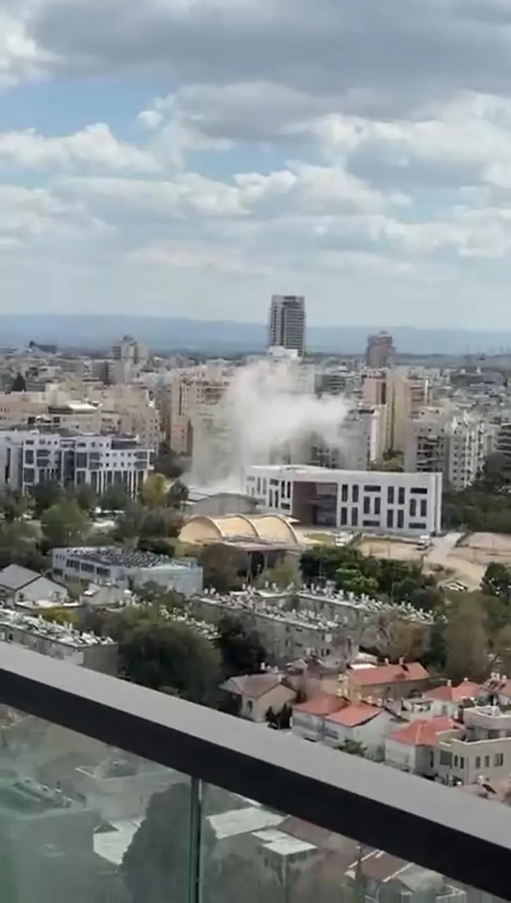 فیلم / نمایی از اصابت موشک به تل‌آویو 