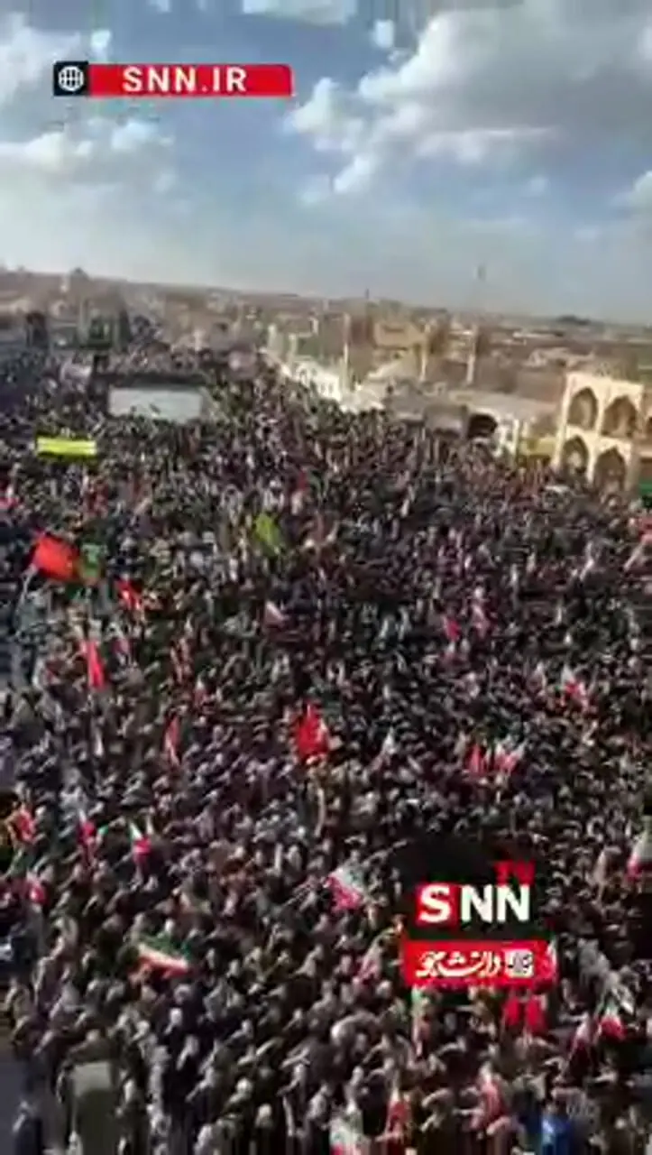 فیلم / احترام نظامی مردم به سومین رهبر انقلاب آیت الله سید مجتبی حسینی خامنه ای