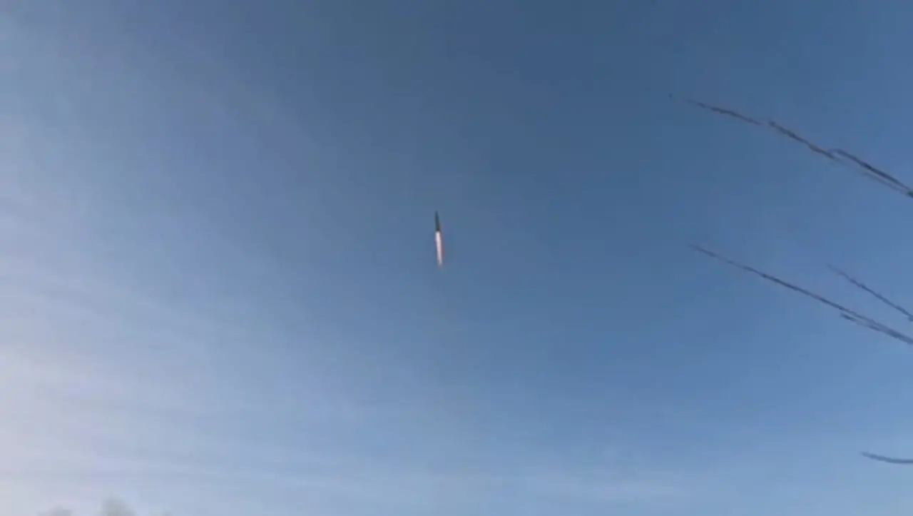 فیلم/ لحظه شلیک موشک‌های موج سی و دوم عملیات وعده صادق۴ با رمز مبارک لبیک یا خامنه‌ای علیه اهدافی در شمال و مرکز سرزمین‌های اشغالی