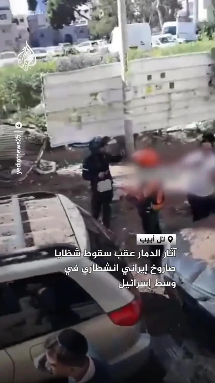 تصاویری از برخورد ترکش‌های یک موشک ایرانی به تل‌آویو