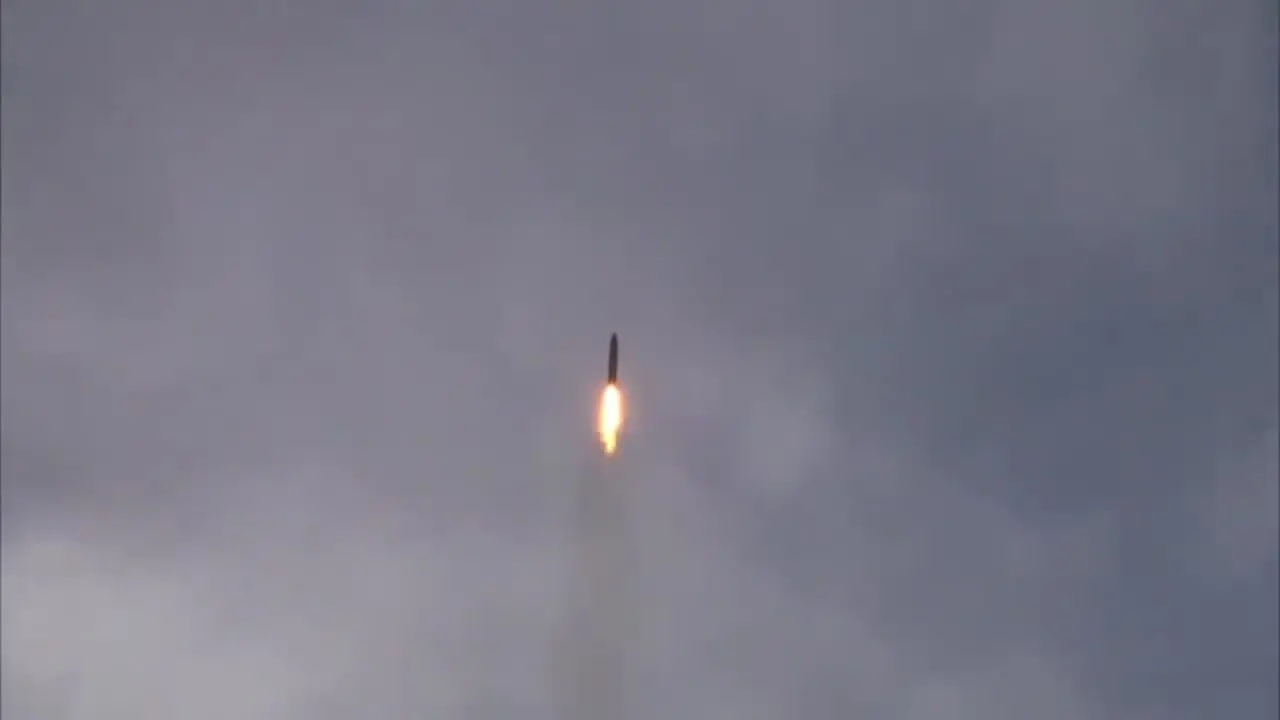 لحظه شلیک موشک‌های عماد، قدر، خیبر شکن و فتاح در موج ۳۳ عملیات وعده صادق۴