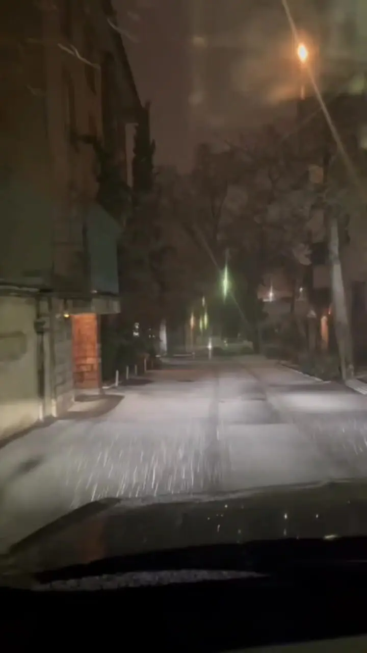 بارش برف در زعفرانیه تهران