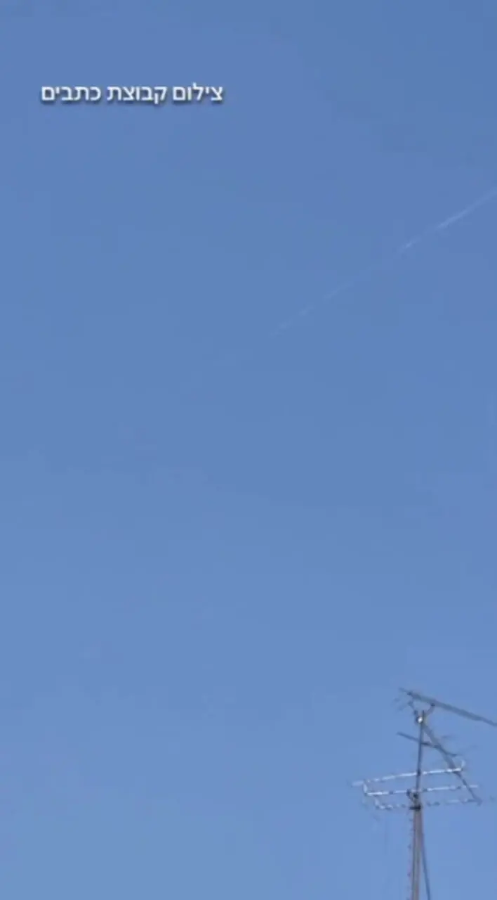 فیلم / مشاهده یکی از موشک‌ ها در آسمان قدس اشغالی