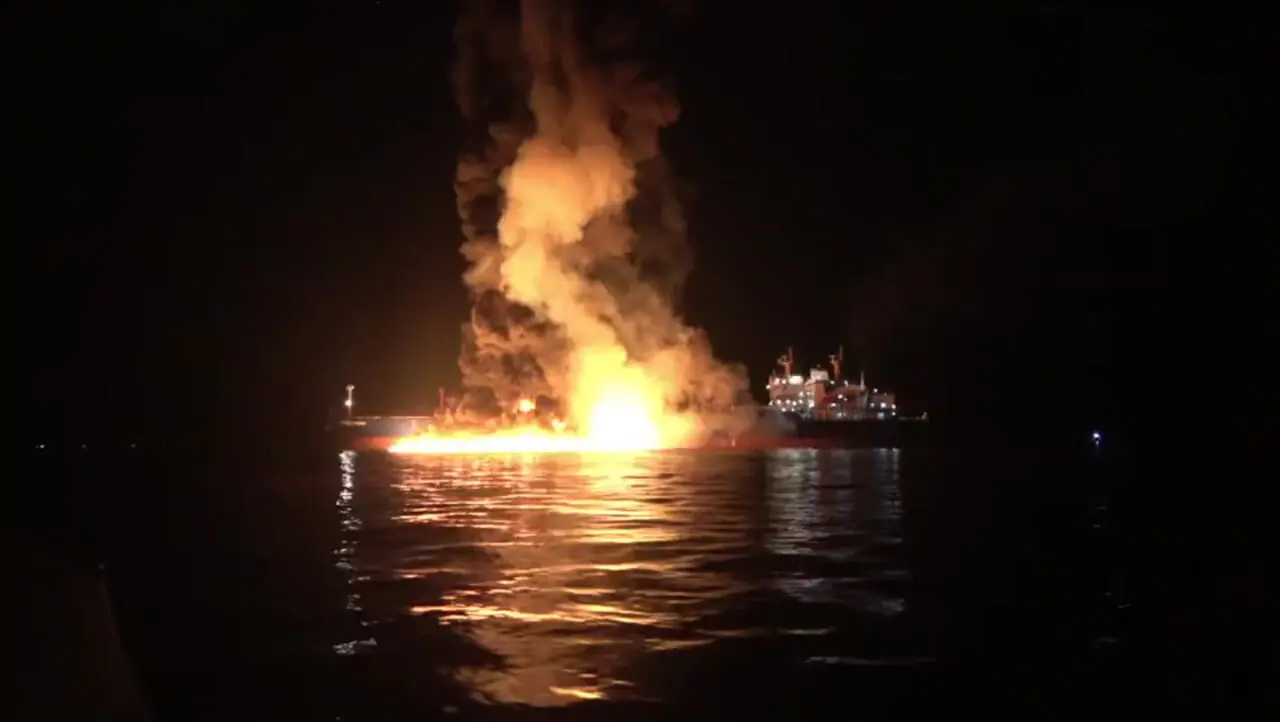 فیلم لحظه اصابت موشک نیروی دریایی سپاه به نفتکش آمریکایی 