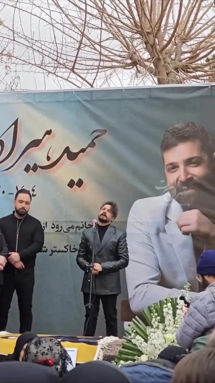 فیلم بی قراری و گریه راغب در مراسم تشییع حمید هیراد