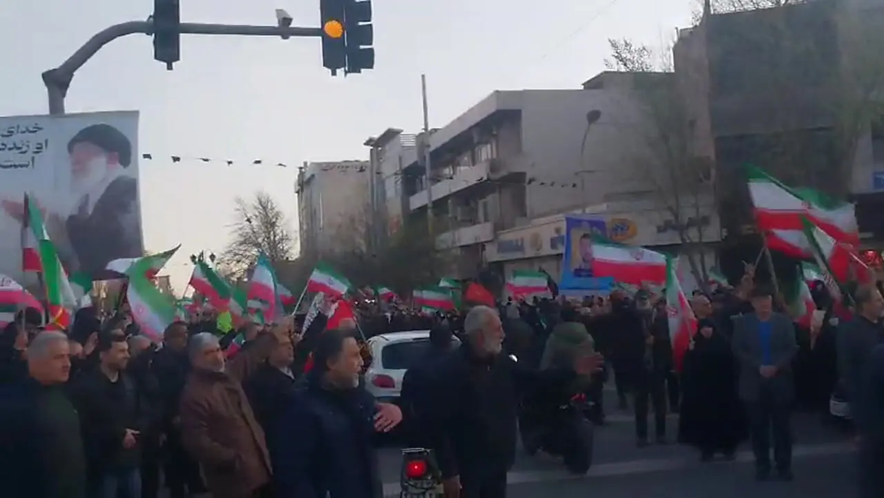 فیلم حضور مردم در میدان شهدای تهران برای خنثی کردن تحرکات احتمالی مزدوران صهیونیست در چهارشنبه سوری