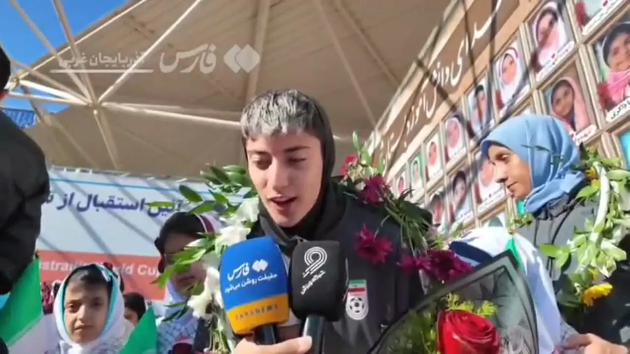 فیلم/ عضو تیم ملی فوتبال بانوان: «هیچ کجا مثل خانه خود آدم نمی‌شود»