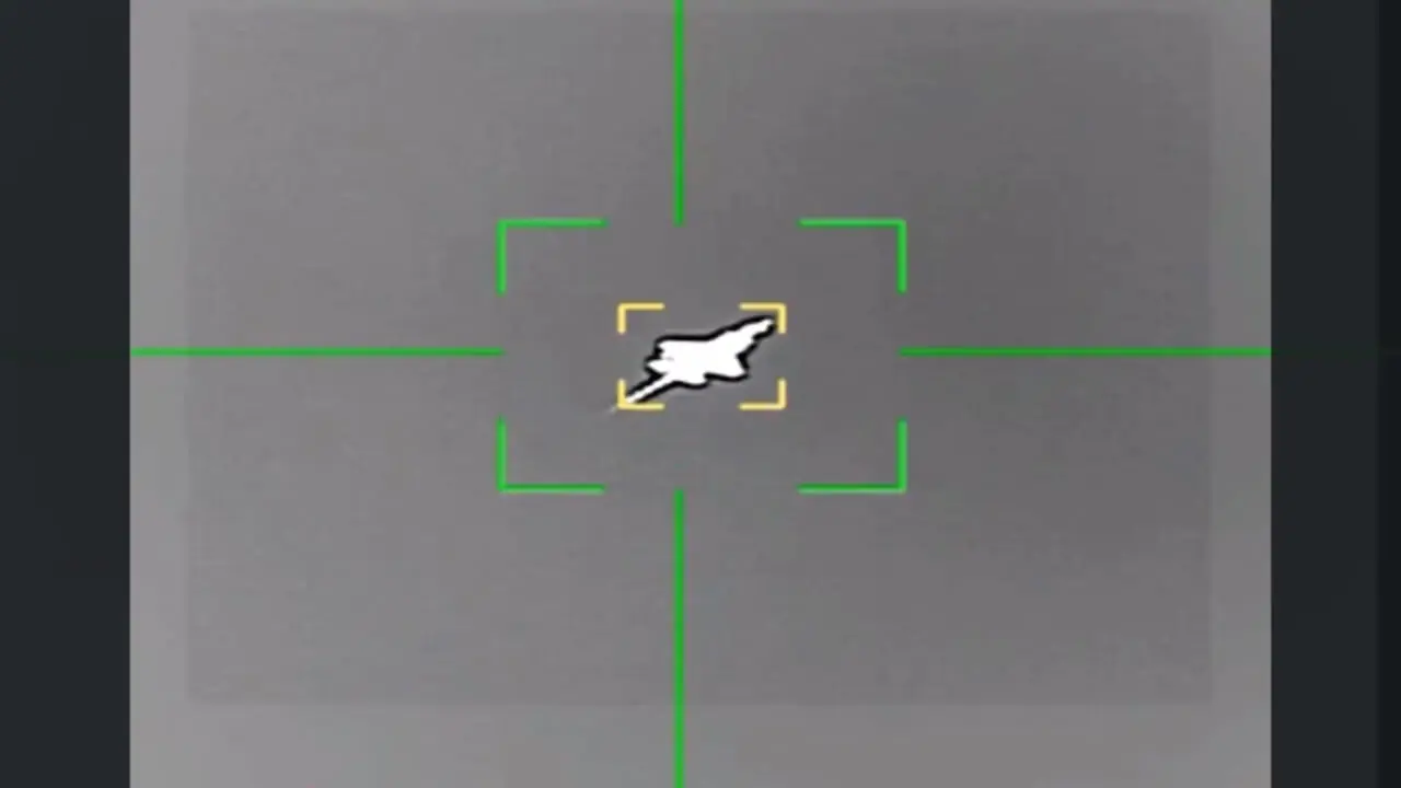 فیلم  لحظه هدف‌ قرار گرفتن جنگنده F35 آمریکا توسط پدافند نیروی هوافضای سپاه