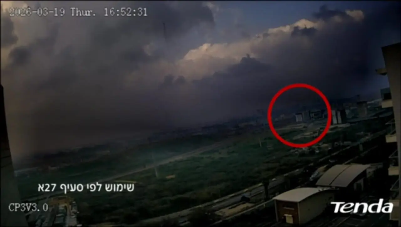 فیلم لحظه اصابت موشک به پالایشگاه حیفا 