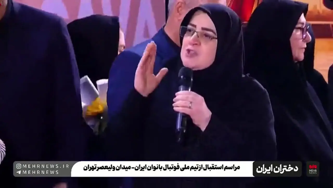 فیلم تقدیم تندیس آرش به بازیکنان تیم ملی فوتبال بانوان