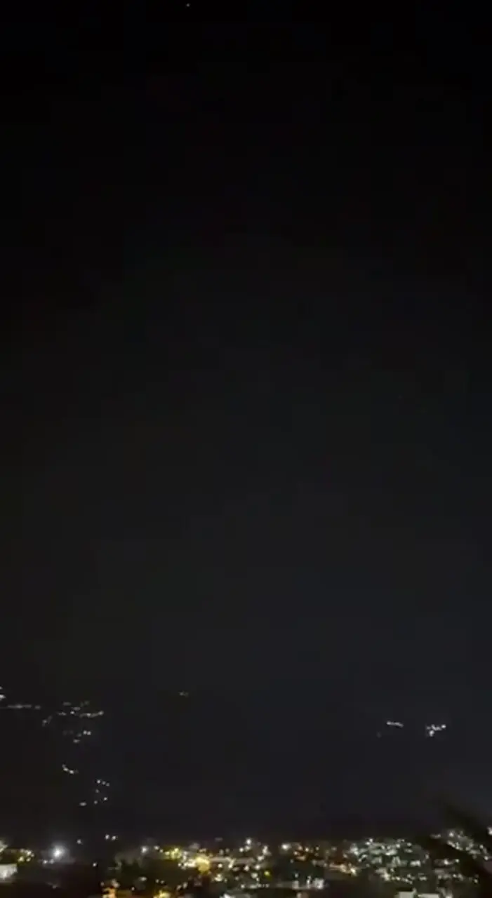 فیلم لحظه گریز ناامیدانه جنگنده دشمن از موشک‌ های پدافندی ایران