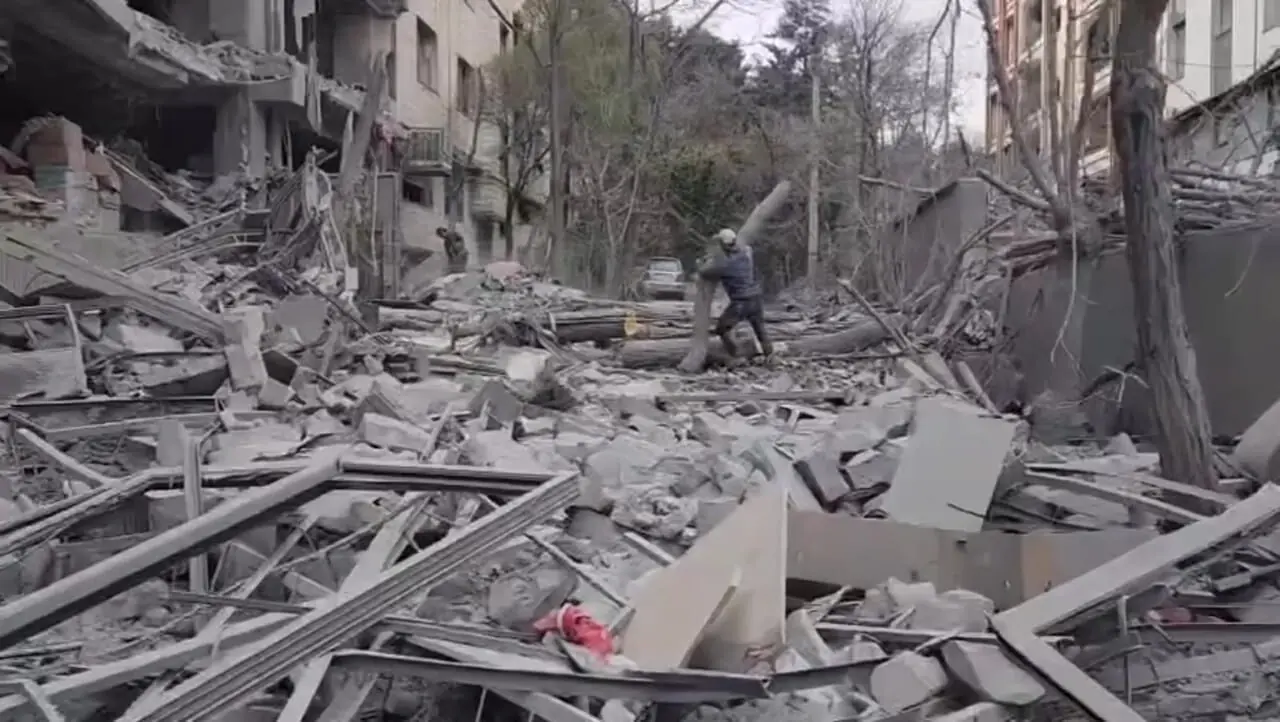 فیلم آخرین حمله هوایی به منطقه مسکونی دیگری در تهران  نهم فرودین