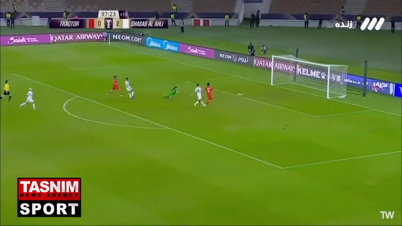 گل سوم شباب الاهلی به تراکتور توسط متئوسائو 8+90