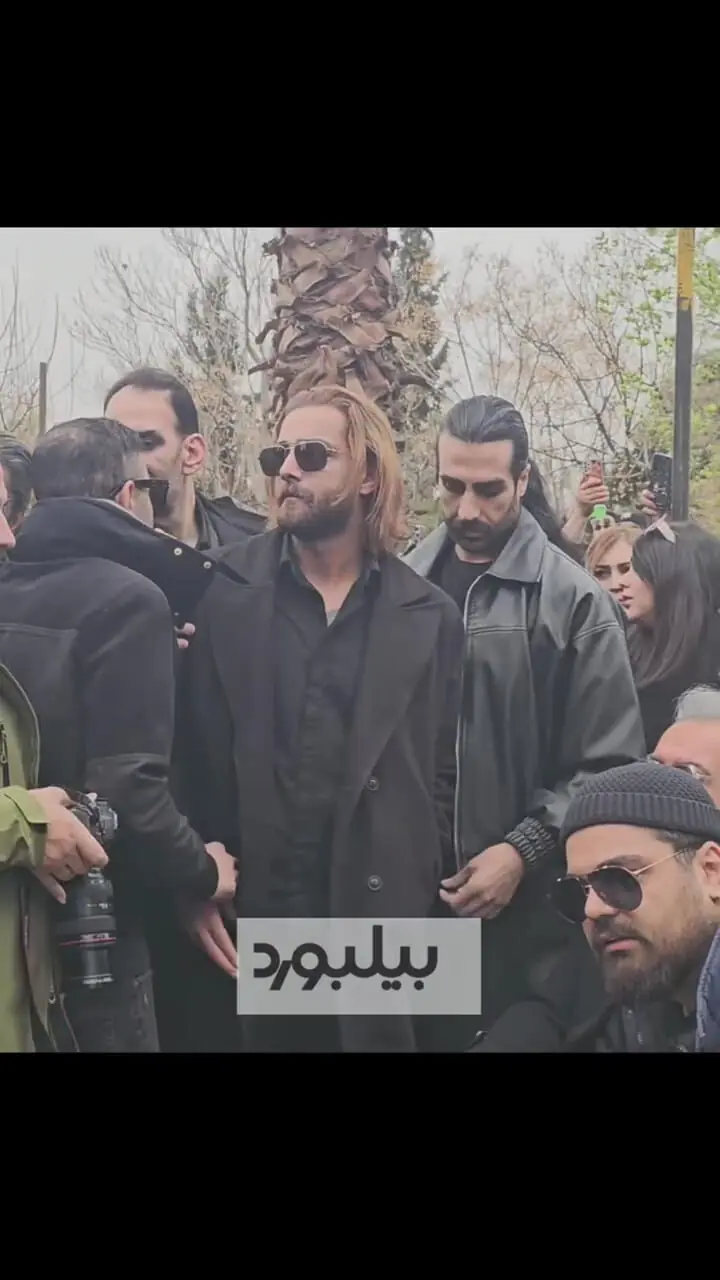 فیلم ضجه‌های تلخ مادر حمید هیراد در مراسم ختم خواننده جوان /الهی که هیچ مادری غم فرزند نبینه /روحش شاد و یادش گرامی