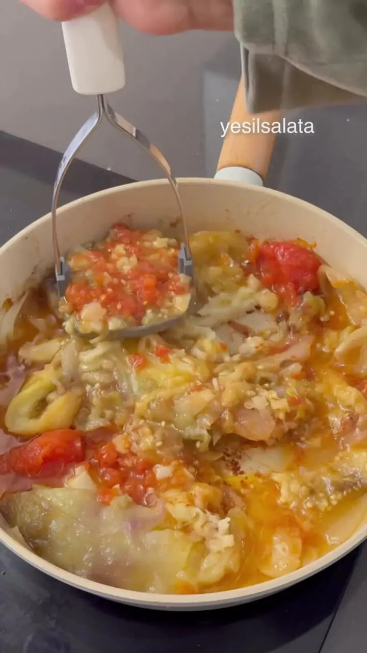 طرز تهیه خوراک بادمجان و گوجه 