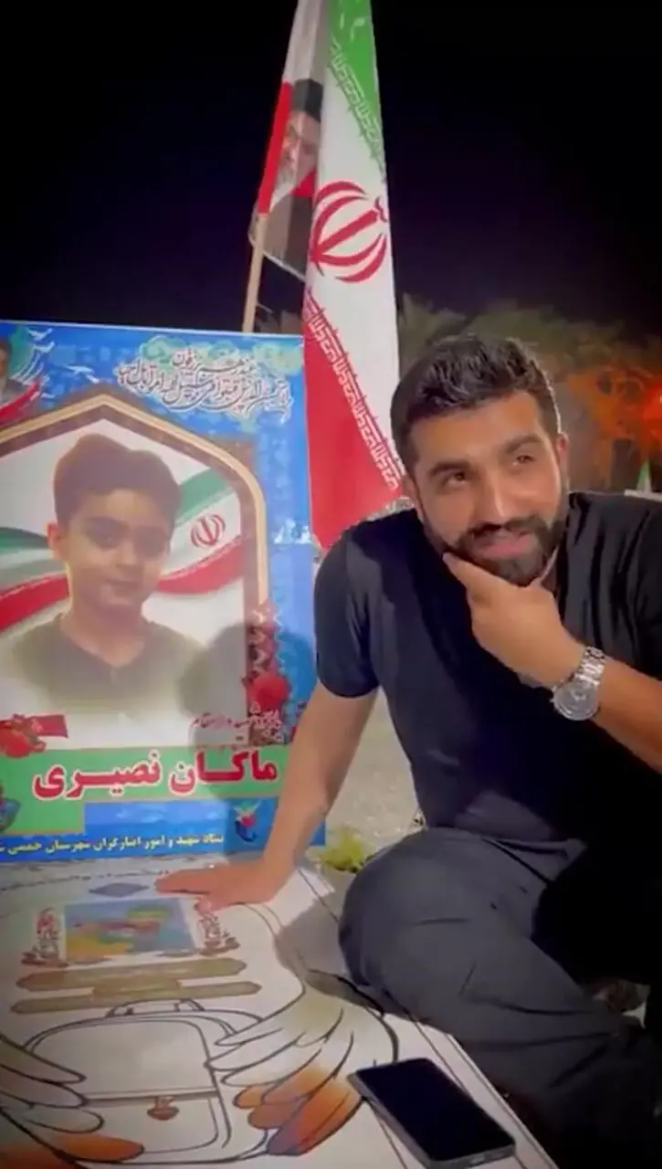 فیلم /  نگاهی به مزار ماکان نصیری تنها شهید مفقودالاثر مدرسه میناب / قبری خالی که مادری را چشم انتظار گذاشته است