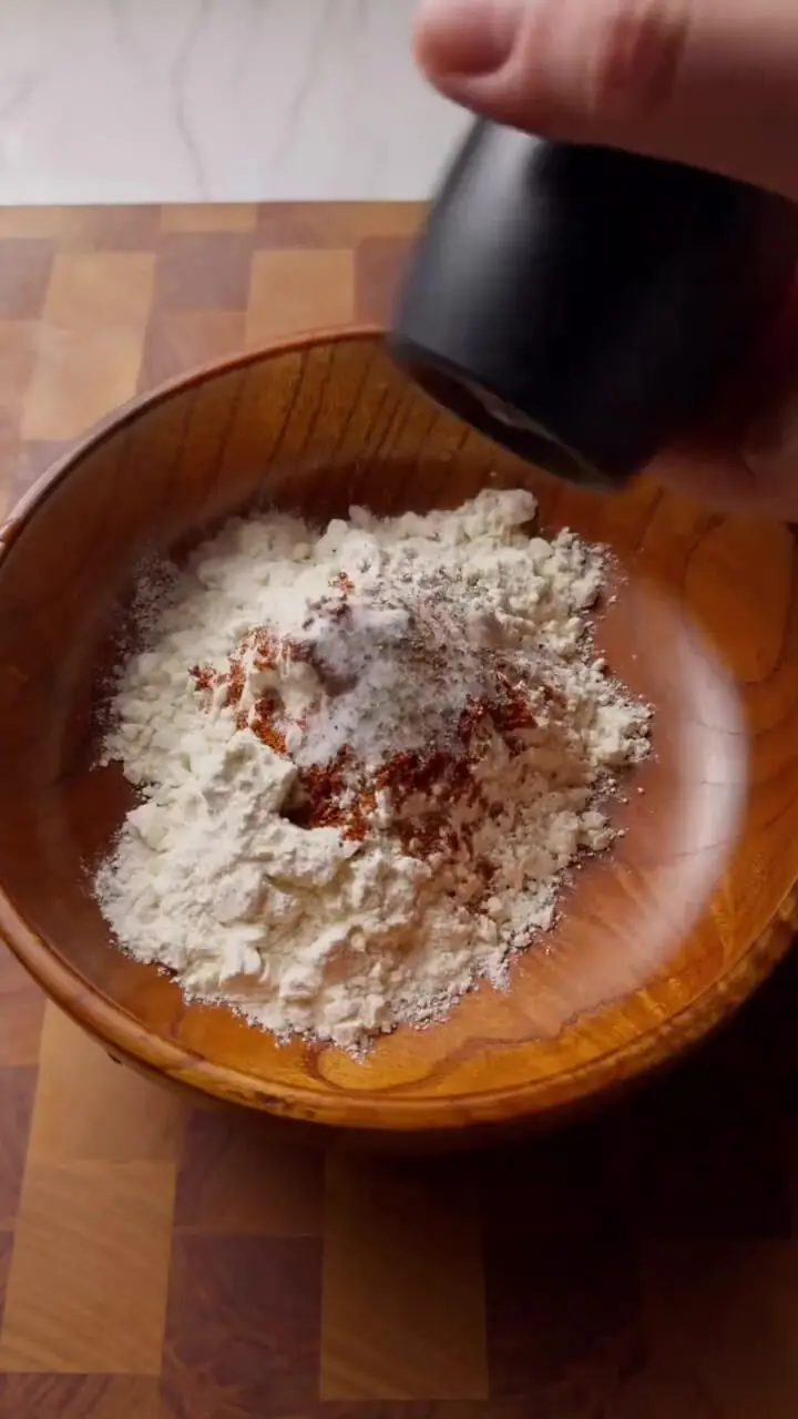 فیلم مراحل درست کردن سینه مرغ سوخاری