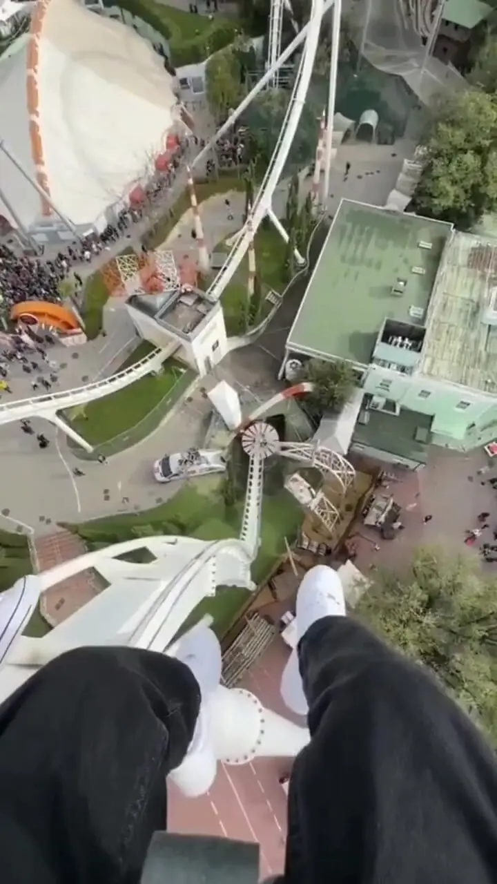 اوج هیجان و سرعت در ترن هوایی / آیا شما جرأت سوار شدن دارید؟