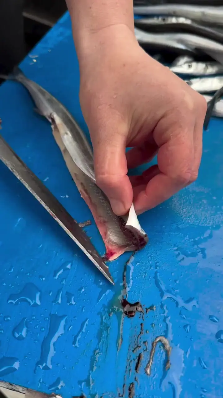 روش تمیز کردن باریک ترین ماهی