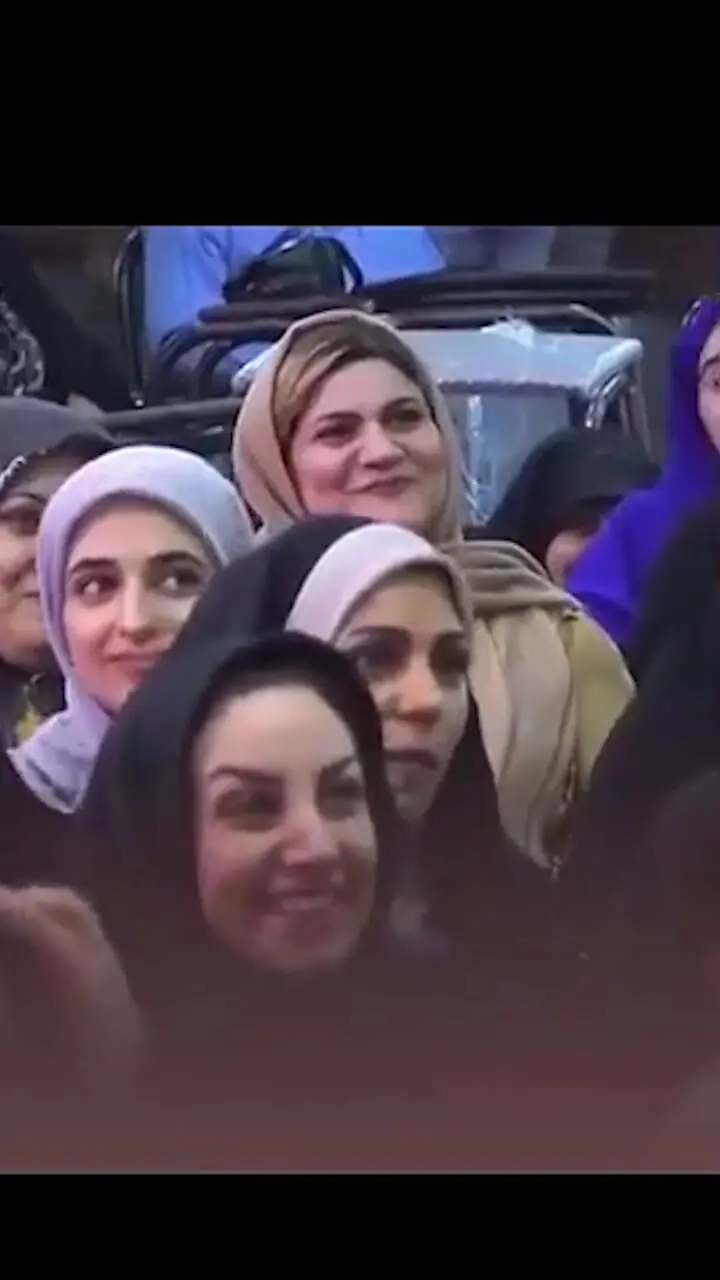 فیلم/ دکتر عزیزی؛ تو مدرسه دخترم اونقدر بچه‌ها رو خندوندم به دخترم میگفتن خوشبحالت یه دلقک تو خونه دارین، بابات خیلی گوگولیه 